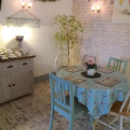 The Pembrey Country Inn Экстерьер фото