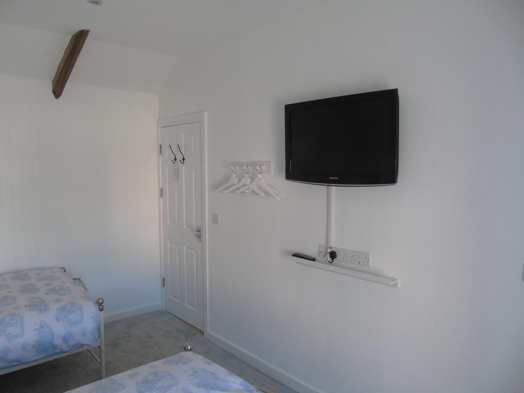 The Pembrey Country Inn Экстерьер фото