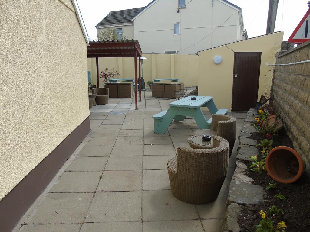 The Pembrey Country Inn Экстерьер фото