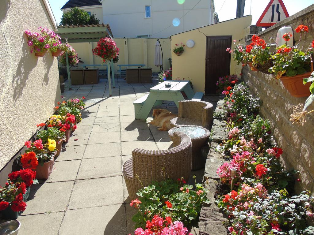 The Pembrey Country Inn Экстерьер фото
