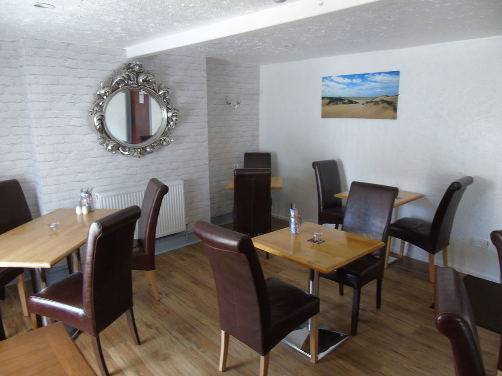 The Pembrey Country Inn Экстерьер фото