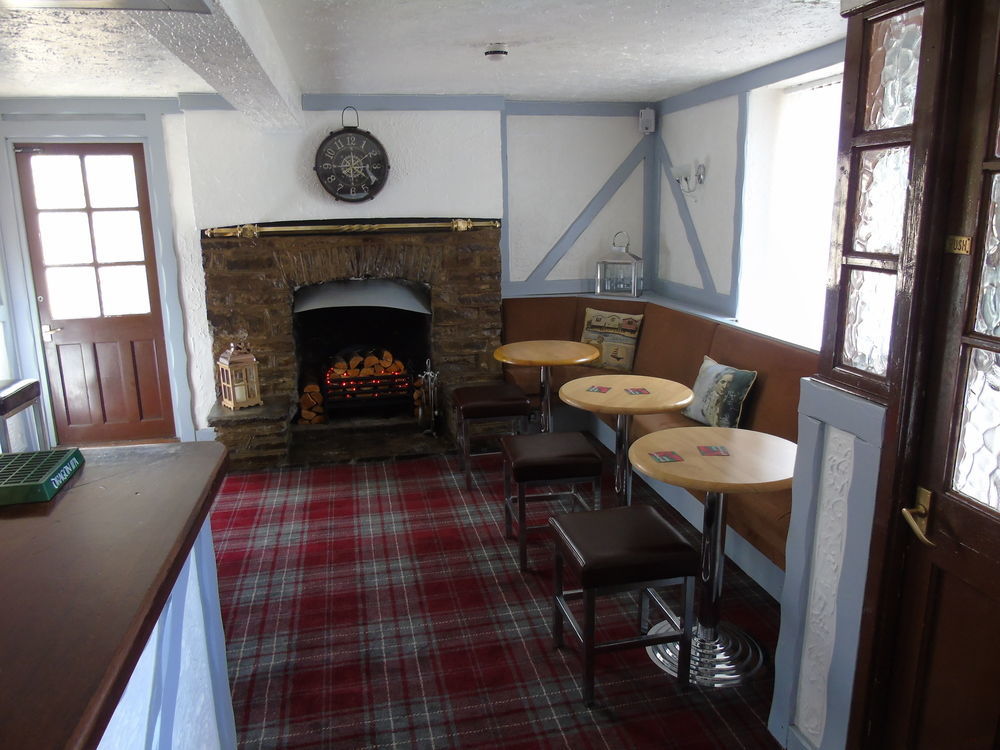 The Pembrey Country Inn Экстерьер фото