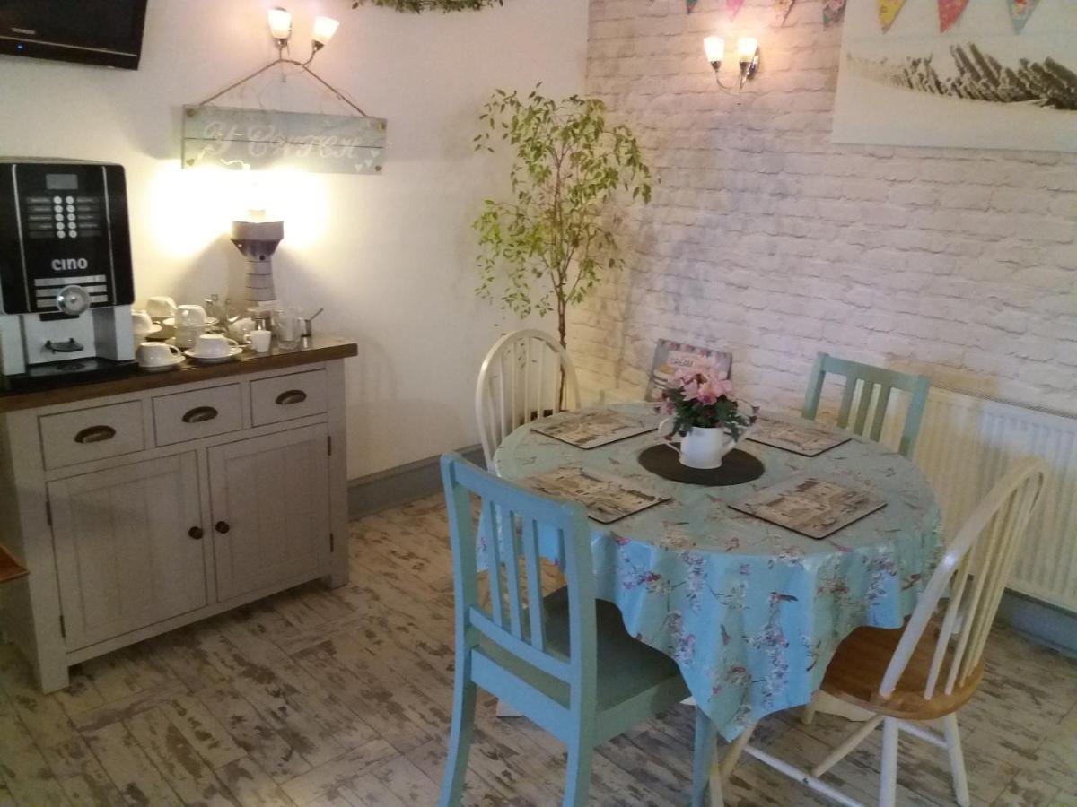 The Pembrey Country Inn Экстерьер фото